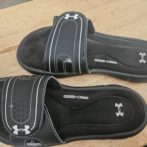 Under Armour Women's Slides. With 4-D Foam. Size 9. - Picture 2 of 8